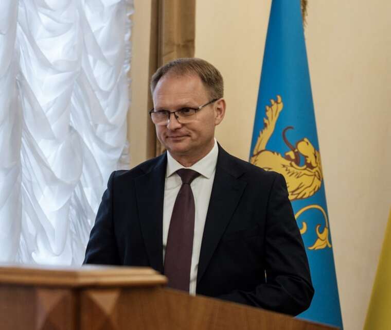 Фото для новини:Елітна нерухомість та безкоштовні Mercedes що приховує декларація нового очільника Львівської юстиції Ігоря Титли