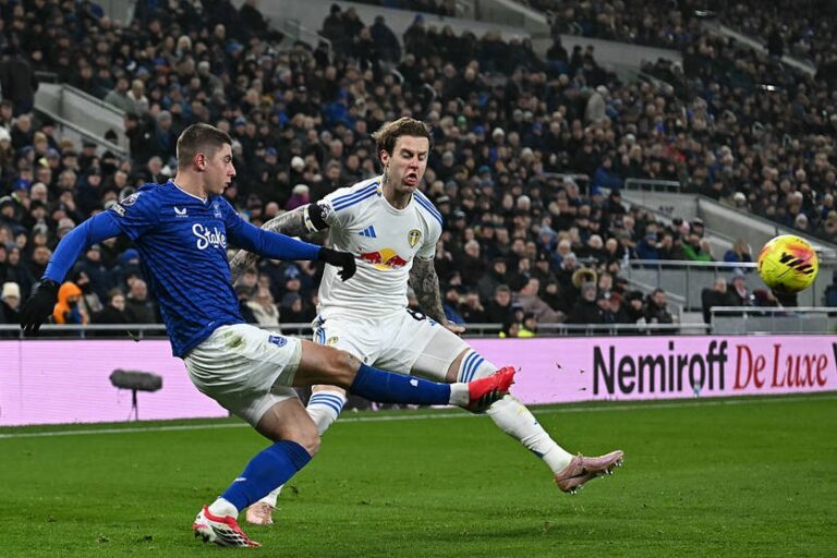 Фото для новини:Евертон Миколенка не скористався шансом у матчі з Лідсом