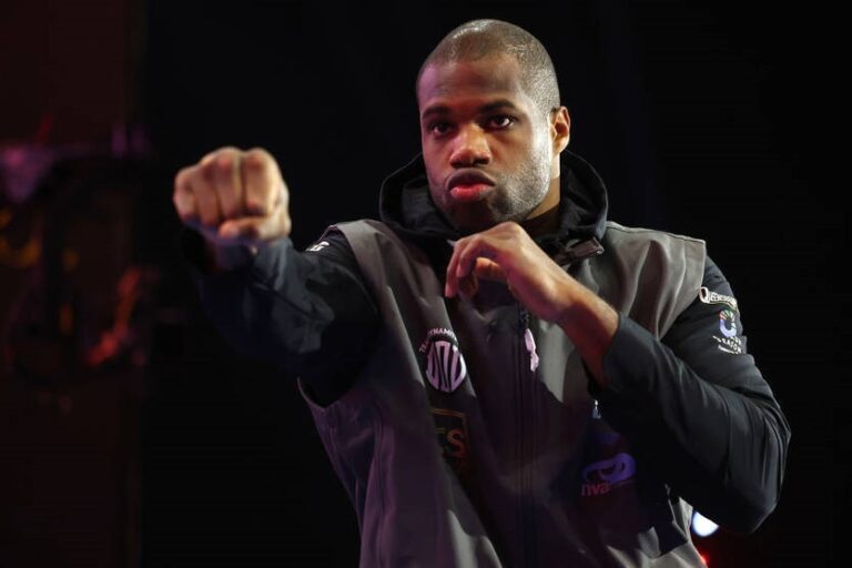 Фото для новини:Френк Воррен прагне організувати для Джошуа бій із Чжаном Чжілеєм