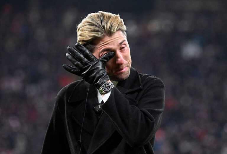 Фото для новини:Футболіст Лейпцига попрощався з уболівальниками, виставивши по пінті пива