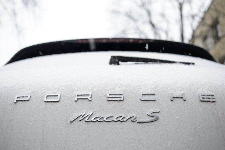 Фото для новини:Глушилки дронів у Росії масово виводять з ладу BMW та Porsche - ЗМІ