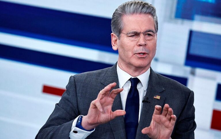 Фото для новини:Голова Мінфіну США пояснив бажання Трампа здобути Гренландію