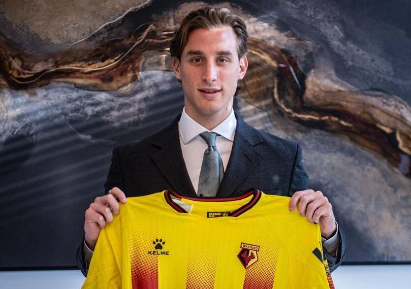 Фото для новини:Гравець із дефібрилятором гратиме в Англії