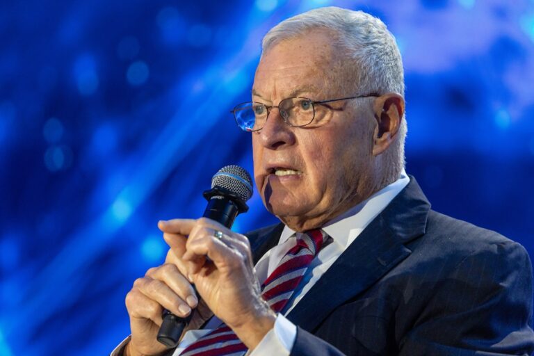 Фото для новини:Келлог: Мир в Україні може настати до осені