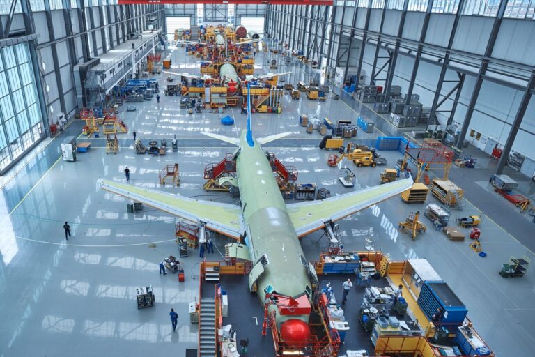 Фото для новини:Китайські роботи Walker S2 з&rsquo;являться на виробництві Airbus