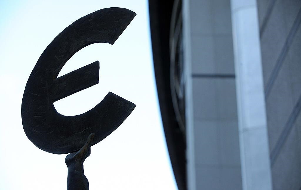 Фото для новини:Курс євро подолав психологічний рубіж в Україні