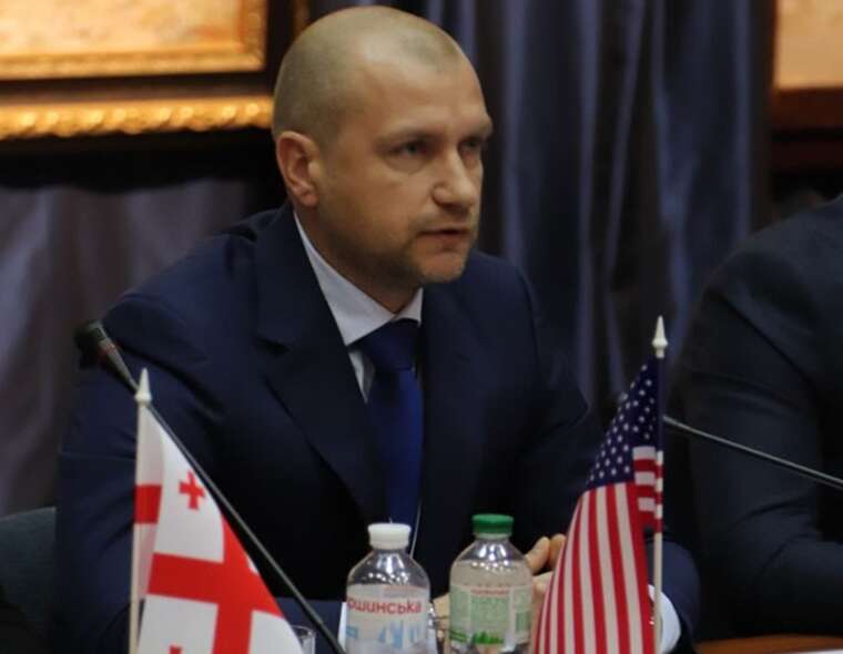 Фото для новини:Квартири на Печерську та таунхауси в Ужгороді як оточення голови Центру судових експертиз Свінціцького збагатилося на мільйон доларів