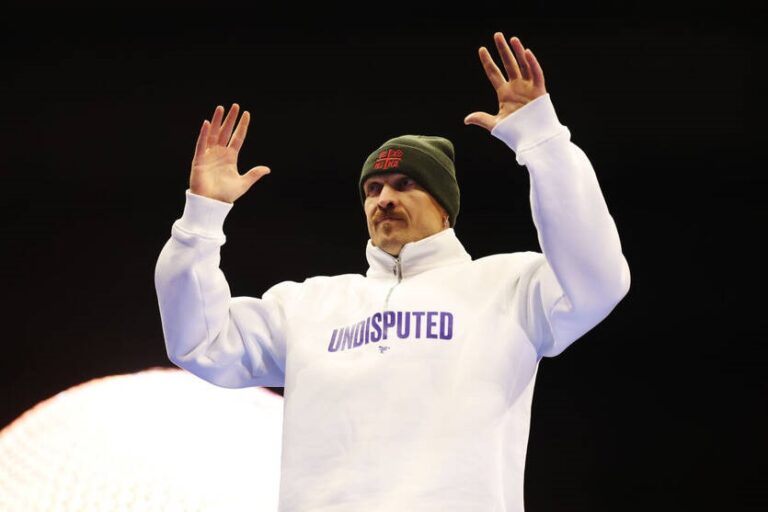 Фото для новини:Лапін бачить потенціал бою Усика з Кабаєлом