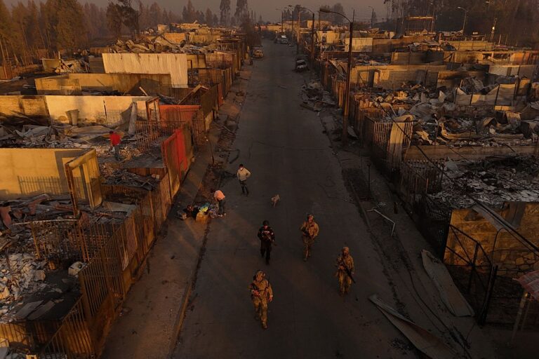 Фото для новини:Лісові пожежі у Чилі спричинили масову евакуацію