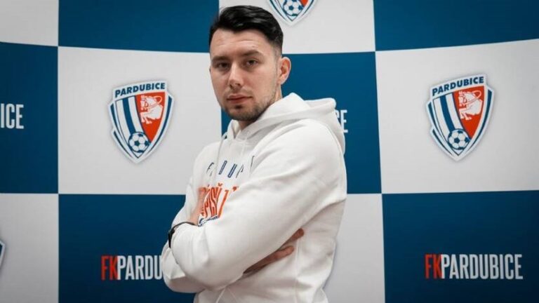 Фото для новини:Львівський Рух відпустив захисника Слюбика до Чехії