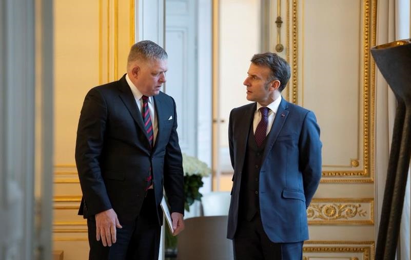 Фото для новини:Макрон і Фіцо обговорили "стратегічне пробудження" і допомогу Україні