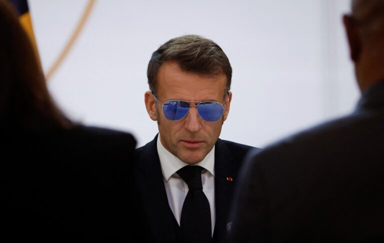 Фото для новини:Макрон жорстко відповів на погрози Трампа щодо мит за Гренландію