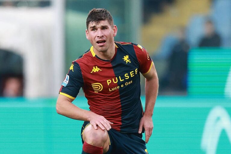 Фото для новини:Маліновський забиває за Дженоа разючим ударом