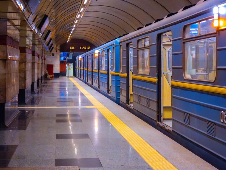 Фото для новини:Метро Києва змінило графік руху поїздів