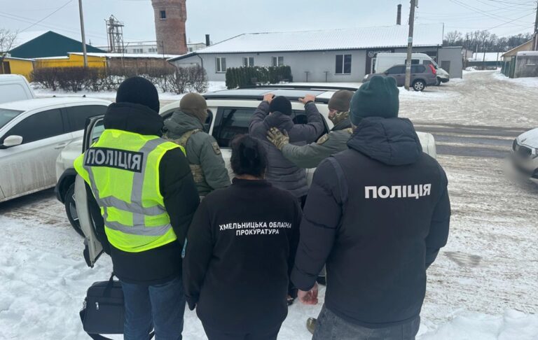 Фото для новини:На Хмельниччині затримано вимагача, що тероризував родину військового