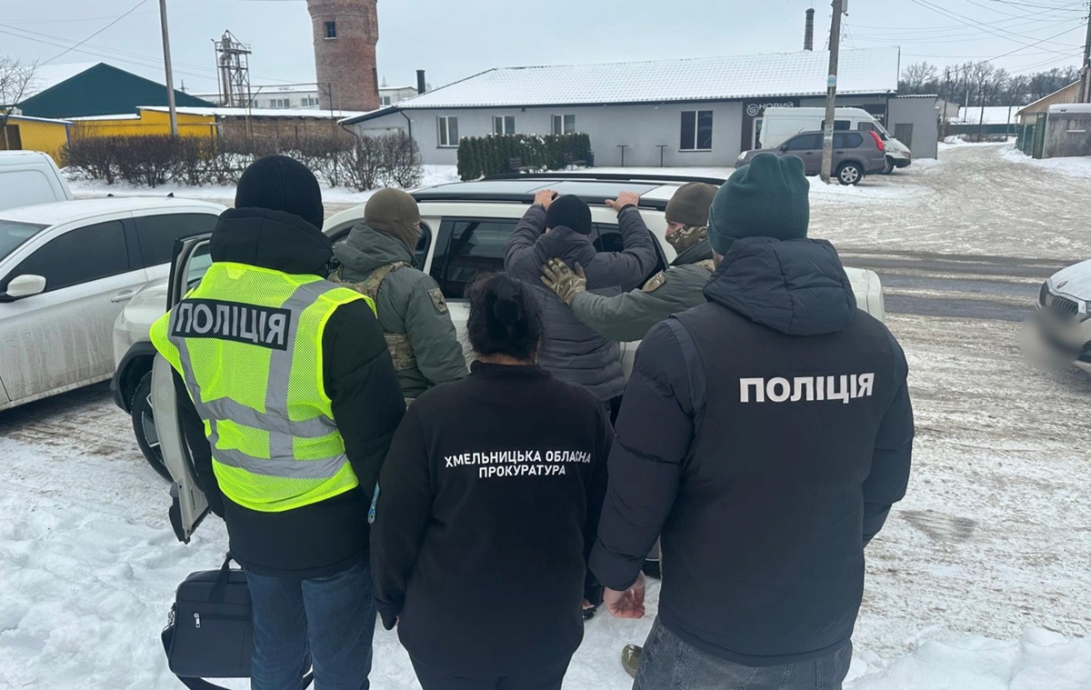 Фото для новини:На Хмельниччині затримано вимагача, що тероризував родину військового