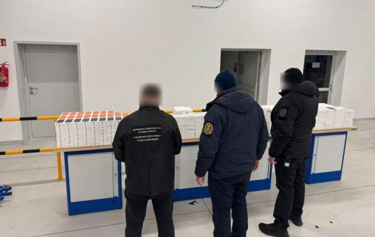 Фото для новини:На кордоні вилучили техніку Apple на 35 млн