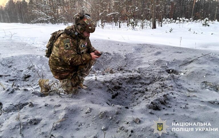 Фото для новини:На Рівненщині дрони РФ скинули вибухівку біля залізниці