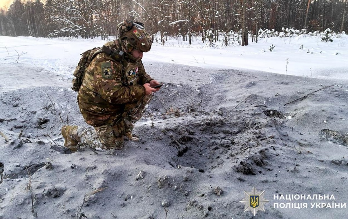 Фото для новини:На Рівненщині дрони РФ скинули вибухівку біля залізниці