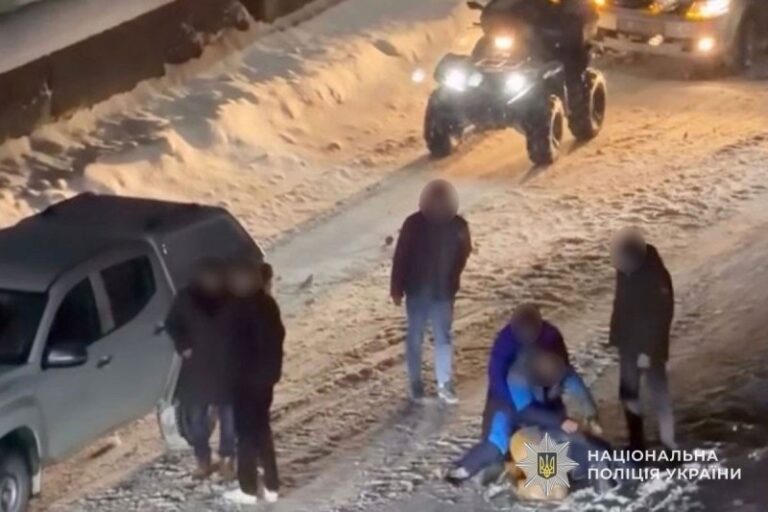 Фото для новини:На Тернопільщині двоє молодиків побили військового після ДТП