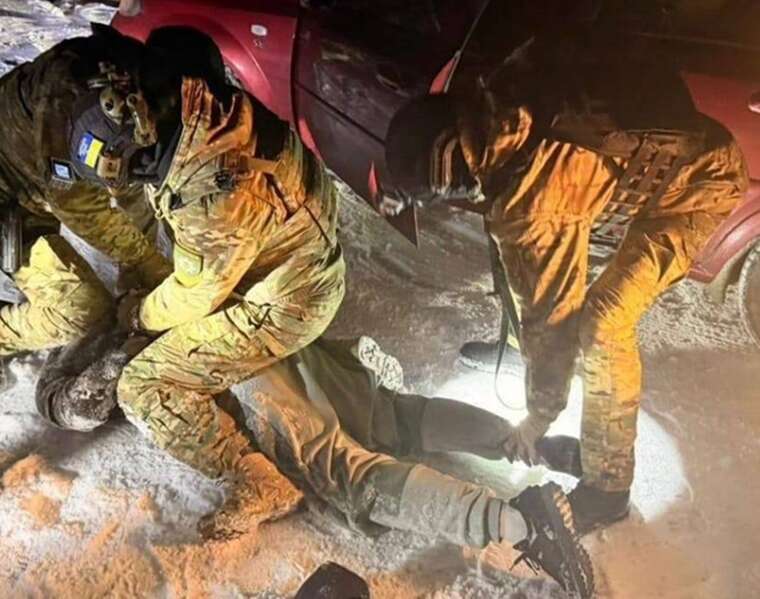 Фото для новини:На Вінниччині затримали ділка, який вимагав 6000 доларів у військового за вирішення питання зі службою