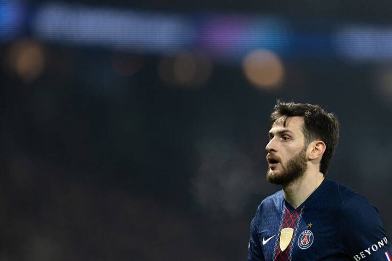 Фото для новини:Нападник ПСЖ Кварацхелія травмувався і вибув на три тижні