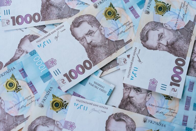 Фото для новини:НБУ пояснив коливання гривні на початку року