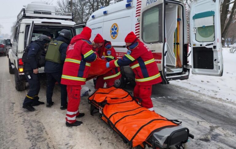 Фото для новини:Нікополь потрапив під артобстріл, є загиблі