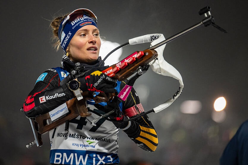 Фото для новини:Німецькі біатлоністи, що перемогли в синглміксті в Чехії, позбулися медалей