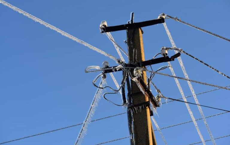 Фото для новини:Обстріли і негода: в Україні масштабні відключення