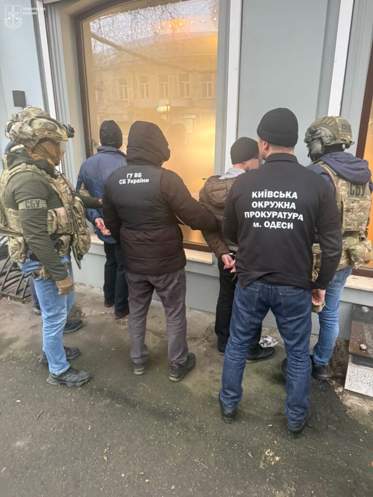 Фото для новини:Одеські медики організували схему для ухилянтів