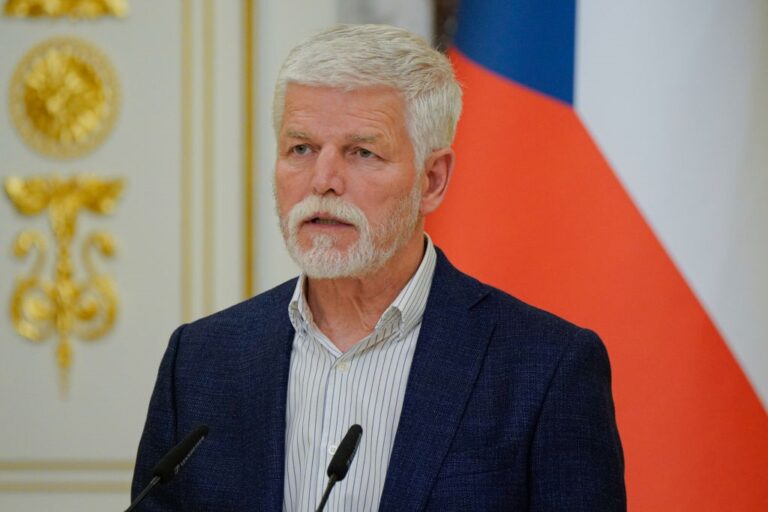 Фото для новини:Павел запевнив Київ у продовженні "снарядної ініціативи"