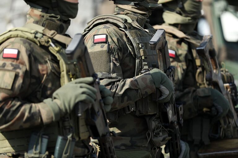 Фото для новини:Польща через повітряні кулі з Білорусі закрила повітряний простір