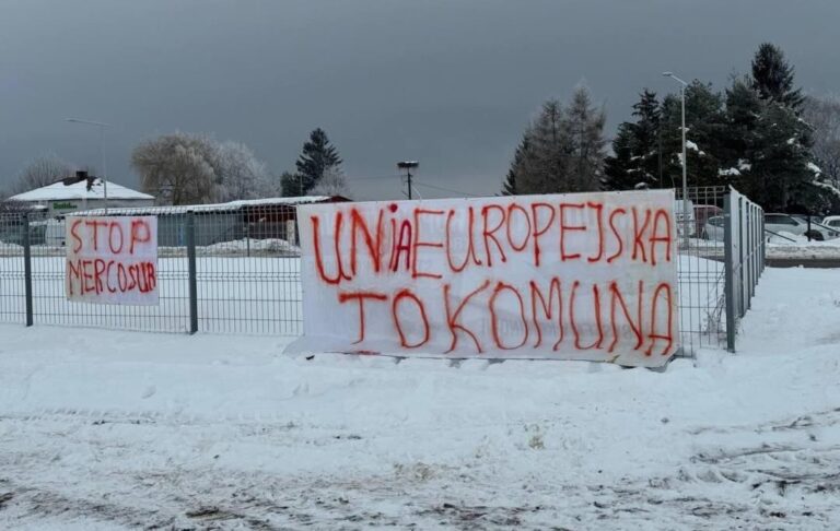 Фото для новини:Польські фермери проводять протест на кордоні з Україною