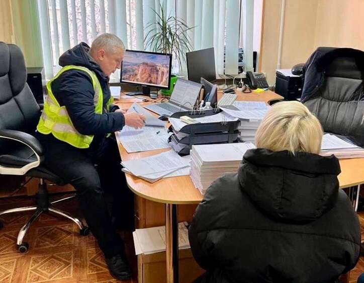 Фото для новини:Посадовицю КП ШЕУ Святошинського району підозрюють у збитковій закупівлі асфальту на понад 450 тисяч гривень