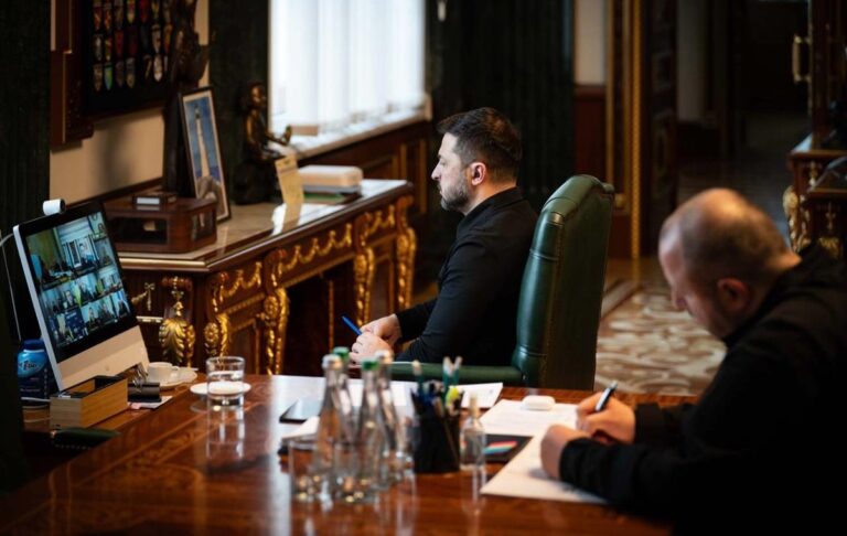 Фото для новини:Президент: Для Києва задіяні резерви усієї України