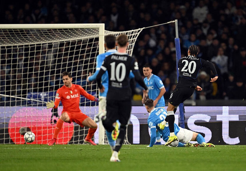 Фото для новини:ПСЖ, Ньюкасл і Челсі продовжать виступи в Лізі чемпіонів, Наполі - ні