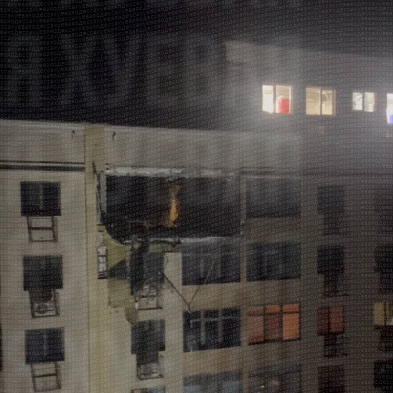 Фото для новини:РФ атакувала Одесу десятками БПЛА: пошкоджено ЖК