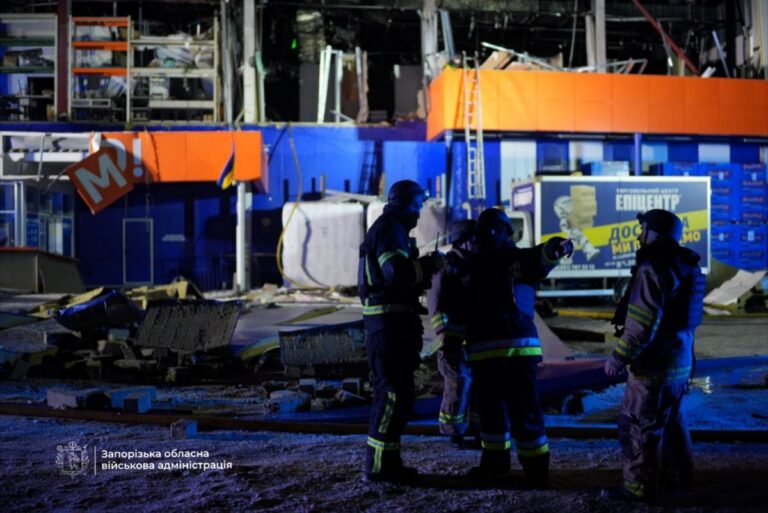 Фото для новини:РФ атакувала Запоріжжя: зруйнований Епіцентр