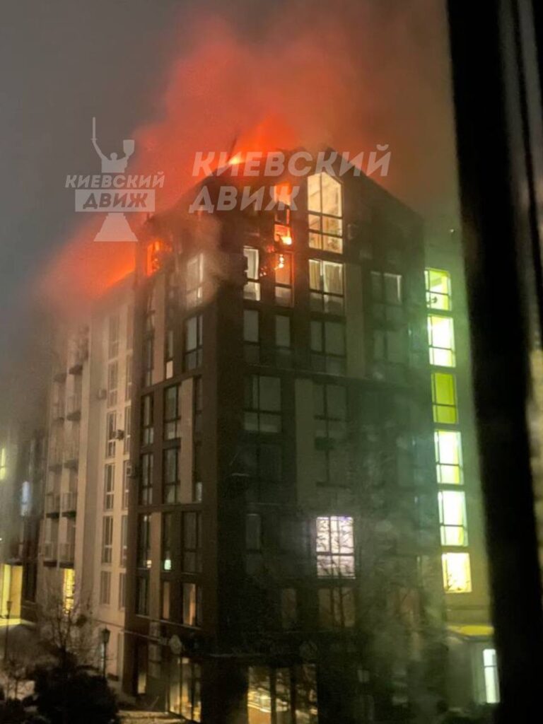 Фото для новини:Росія атакувала багатоповерхівку на Київщині