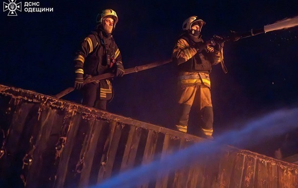 Фото для новини:Росіяни атакували об&rsquo;єкт інфраструктури в Одесі