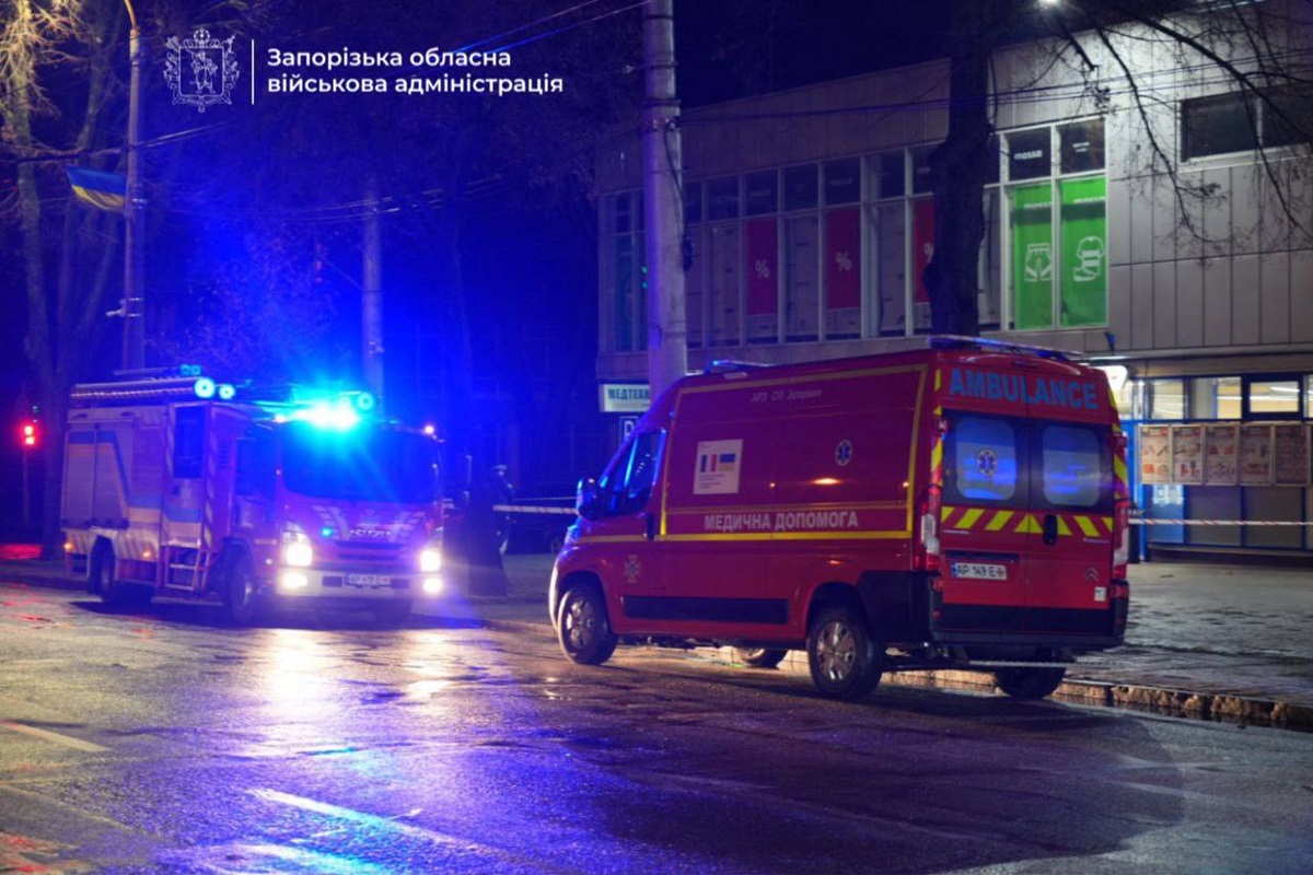 Фото для новини:Росіяни двічі вдарили по Запоріжжю - ОВА