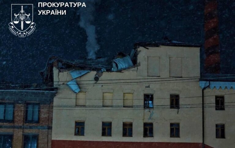 Фото для новини:Росіяни пошкодили фабрику Roshen у Києві