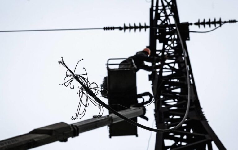 Фото для новини:Росіяни пошкодили п'ять енергооб'єктів на Чернігівщині