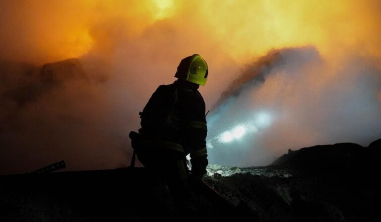 Фото для новини:Росіяни вдарили по обʼєкту промислової інфраструктури Запоріжжя