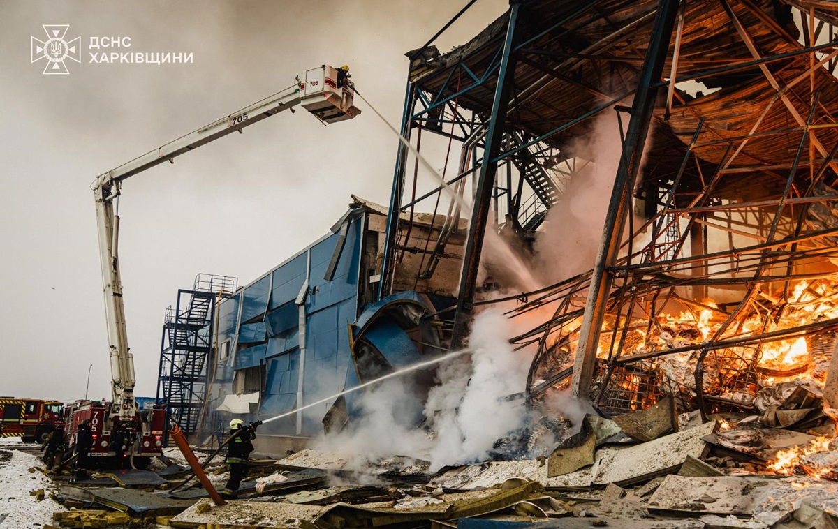 Фото для новини:Росіяни вдарили ракетою по передмістю Харкова