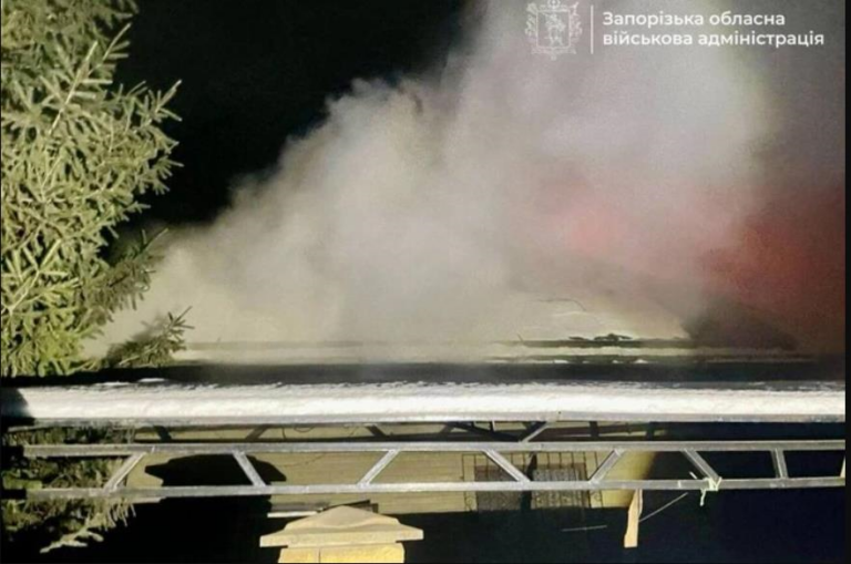 Фото для новини:Росіяни вдруге за ніч атакували Запоріжжя: пошкоджені будинки