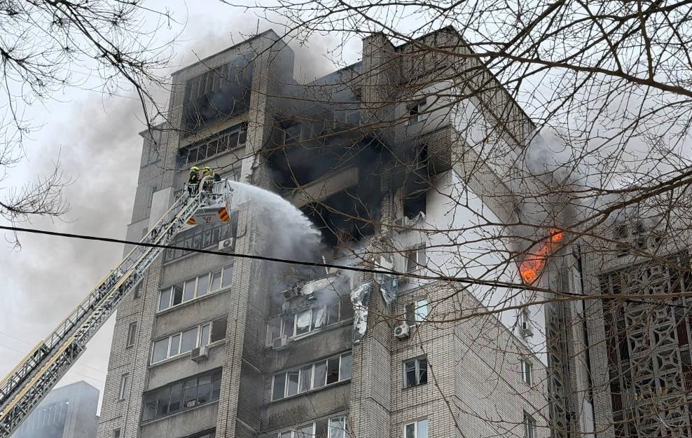 Фото для новини:Росіяни влучили дроном в житловий будинок у Дніпрі