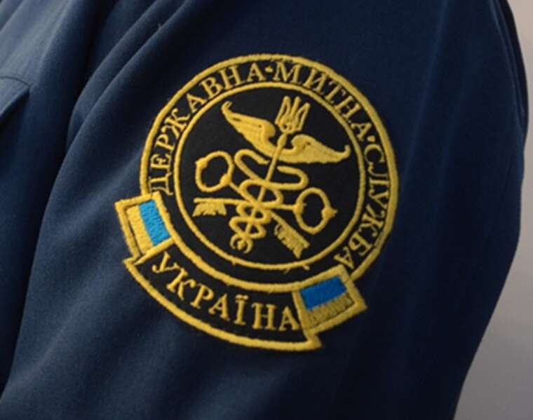 Фото для новини:Російський паспорт матері та одеські схеми Маркова що приховує декларація митника Валерія Чіхіна