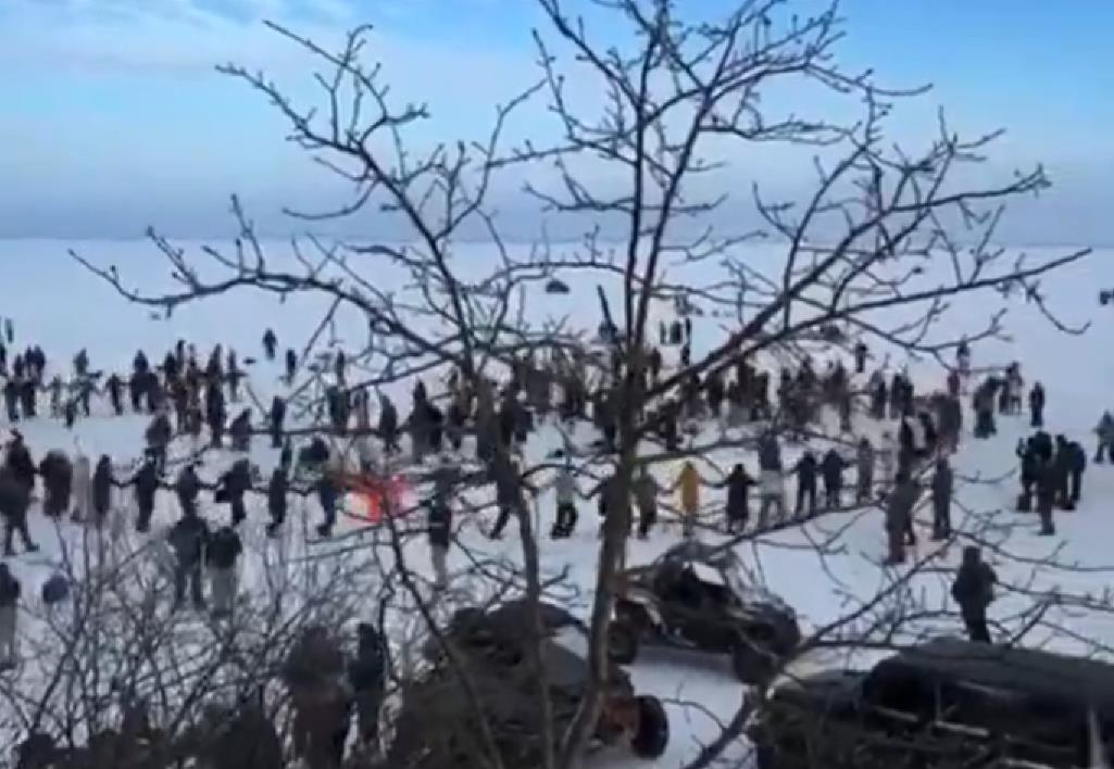 Фото для новини:Рятувальники закликали українців не проводити "вечірки" на кризі